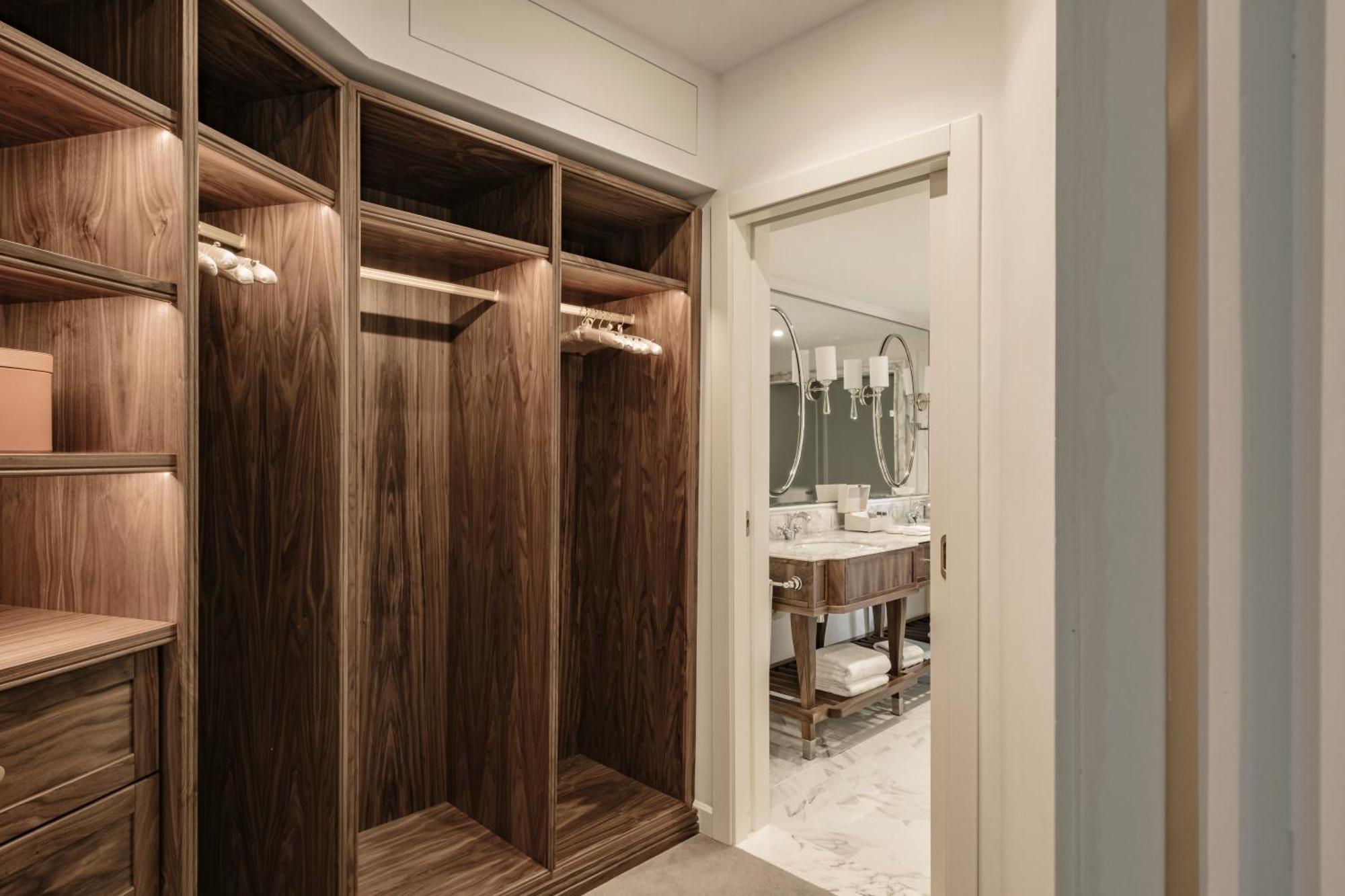 Corinthia Palace Malta Attard Eksteriør bilde A walk-in closet